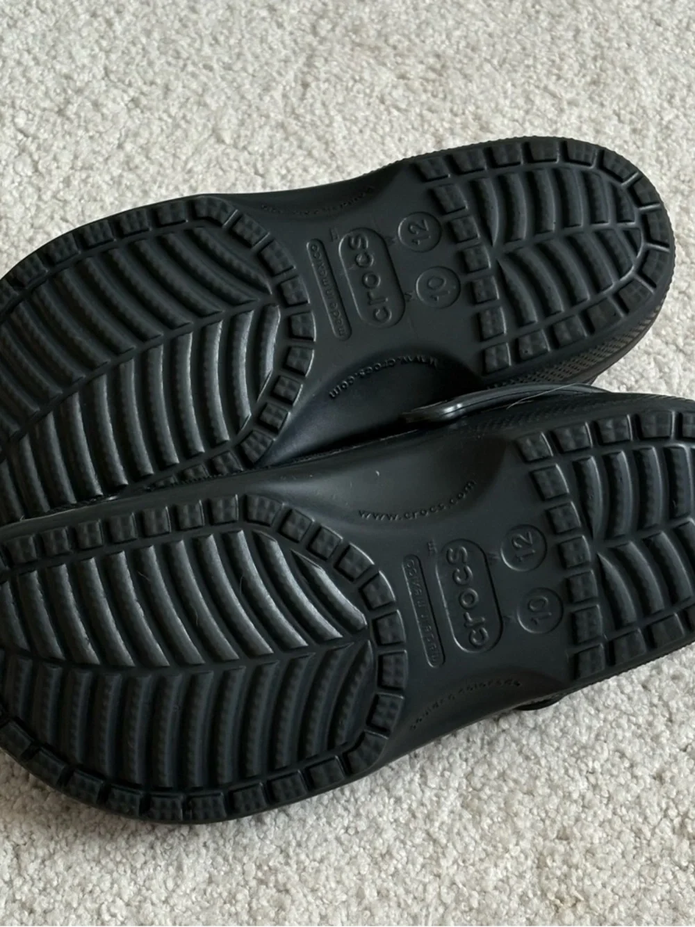 CROCS Classic Clog in Black excellent condition - Picture 6 of 9